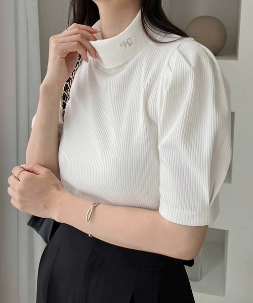 one after another NICE CLAUP（ワンアフターアナザーナイスクラップ）の「ハイネックNC刺繍テレコトップス（Tシャツ/カットソー・レディース・ピンク/ホワイト系その他/ブラック/オフホワイト・FREE）」の2枚目の写真