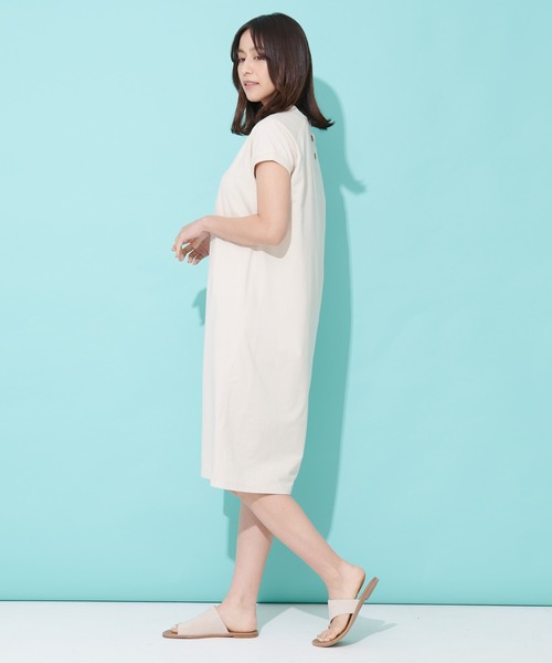 Arnold Palmer（アーノルドパーマー）の「ラグラン フレンチスリーブ カット ワンピース（ワンピース・レディース・ライトブラウン/ブラック/アイボリー・M/S/L）」の8枚目の写真