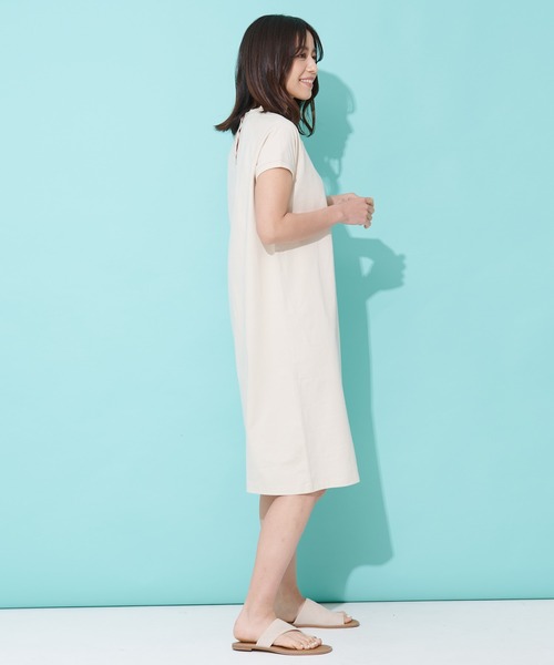 Arnold Palmer（アーノルドパーマー）の「ラグラン フレンチスリーブ カット ワンピース（ワンピース・レディース・ライトブラウン/ブラック/アイボリー・M/S/L）」の12枚目の写真