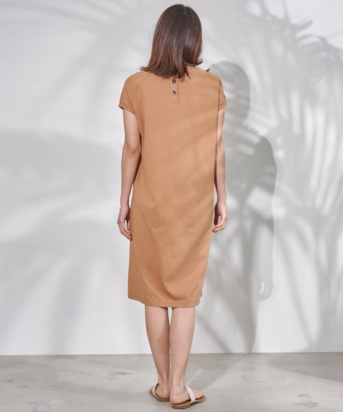 Arnold Palmer（アーノルドパーマー）の「ラグラン フレンチスリーブ カット ワンピース（ワンピース・レディース・ライトブラウン/ブラック/アイボリー・M/S/L）」の18枚目の写真