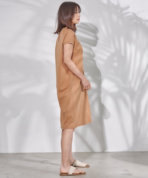 Arnold Palmer（アーノルドパーマー）の「ラグラン フレンチスリーブ カット ワンピース（ワンピース・レディース・ライトブラウン/ブラック/アイボリー・M/S/L）」の17枚目の写真