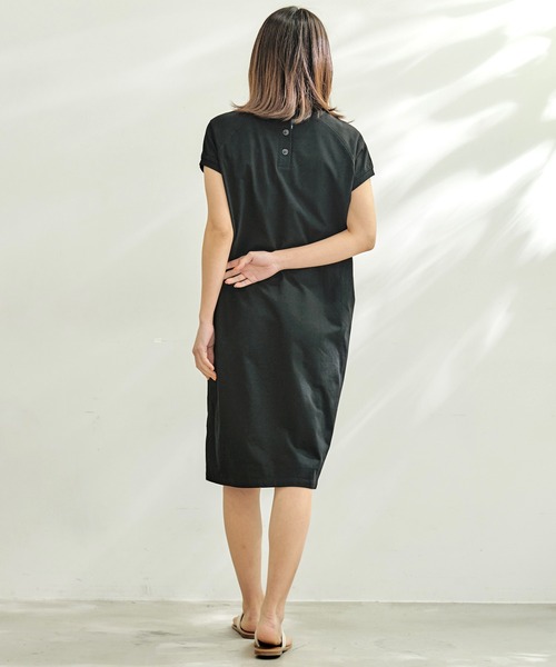 Arnold Palmer（アーノルドパーマー）の「ラグラン フレンチスリーブ カット ワンピース（ワンピース・レディース・ライトブラウン/ブラック/アイボリー・M/S/L）」の15枚目の写真