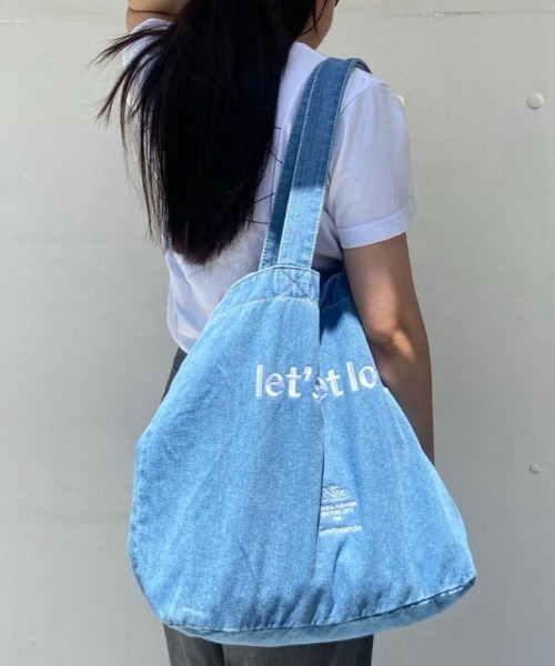 A.en(エイエン )の「DENIM TOTE Let's Get Lost(トートバッグ・メンズ・ライトインディゴブルー・FREE)」の7枚目の写真