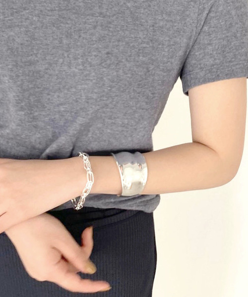 SLOBE IENA（スローブイエナ）の「【CLANATE】シルバーワイドバングル（バングル/リストバンド・レディース・シルバー・FREE）」の4枚目の写真