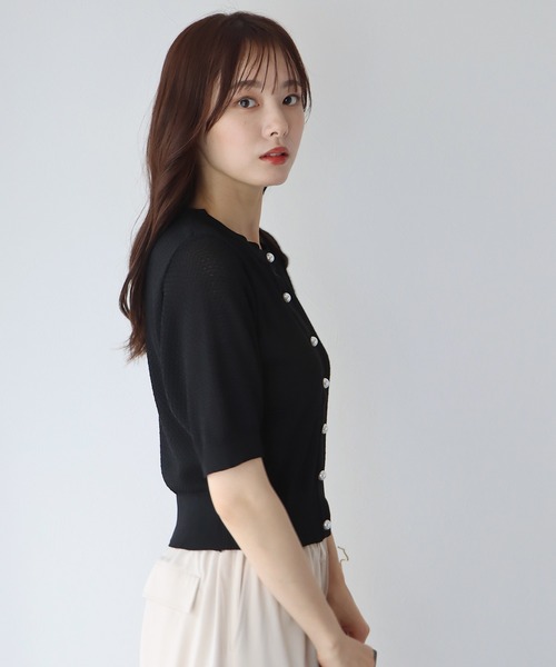 BLUEEAST（ブルーイースト）の「ぽこぽこ編みパールボタンカーディガン（カーディガン/ボレロ・レディース・ピンク/ブラウン/ブラック/アイボリー・MEDIUM）」の6枚目の写真