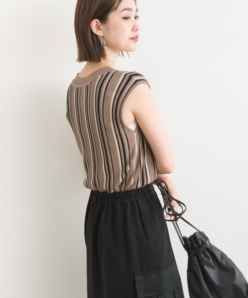 terrace(テラス)の「ランダムストライプニットノースリーブ(タンクトップ・レディース・ブラック/モカ/ベージュ・MEDIUM)」の6枚目の写真
