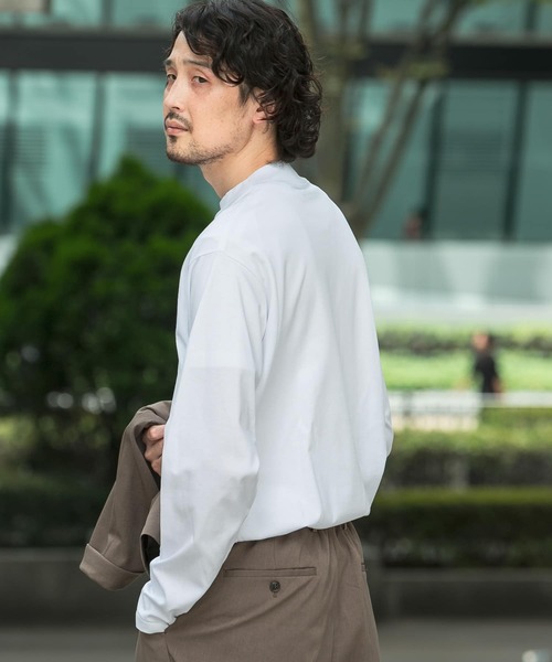 URBAN RESEARCH DOORS(アーバンリサーチドアーズ)の「『抗菌/防臭』LIFE STYLE TAILOR シルケットポンチストレッチモック長袖Tシャツ(Tシャツ/カットソー・メンズ・ホワイト・MEDIUM/LARGE)」の2枚目の写真
