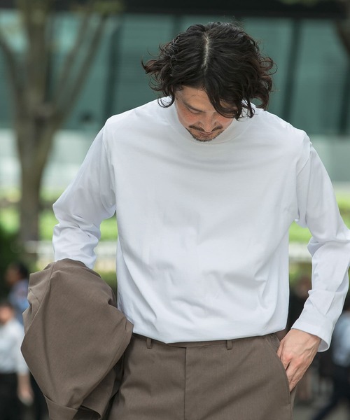 URBAN RESEARCH DOORS(アーバンリサーチドアーズ)の「『抗菌/防臭』LIFE STYLE TAILOR シルケットポンチストレッチモック長袖Tシャツ(Tシャツ/カットソー・メンズ・ホワイト・MEDIUM/LARGE)」の3枚目の写真