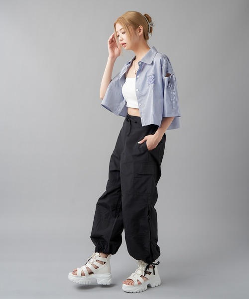 SPINNS(スピンズ)の「サイドリボンナイロンカーゴパンツ(カーゴパンツ・レディース・オフホワイト/ブラック/カーキ/ピンク/ブラック×ホワイト・ONESIZE)」の10枚目の写真
