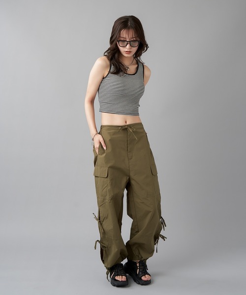 SPINNS(スピンズ)の「サイドリボンナイロンカーゴパンツ(カーゴパンツ・レディース・オフホワイト/ブラック/カーキ/ピンク/ブラック×ホワイト・ONESIZE)」の16枚目の写真