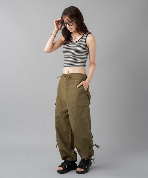 SPINNS(スピンズ)の「サイドリボンナイロンカーゴパンツ(カーゴパンツ・レディース・オフホワイト/ブラック/カーキ/ピンク/ブラック×ホワイト・ONESIZE)」の17枚目の写真