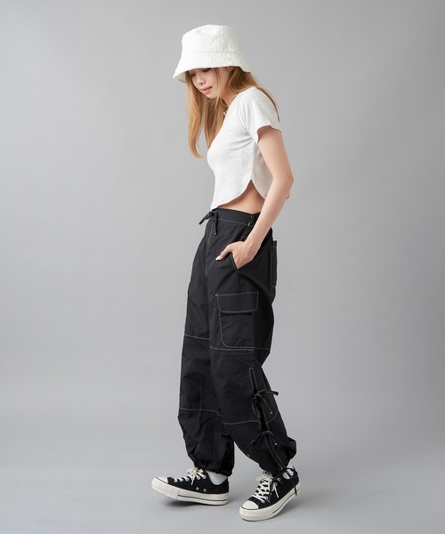 SPINNS(スピンズ)の「サイドリボンナイロンカーゴパンツ(カーゴパンツ・レディース・オフホワイト/ブラック/カーキ/ピンク/ブラック×ホワイト・ONESIZE)」の13枚目の写真