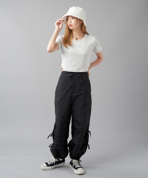 SPINNS(スピンズ)の「サイドリボンナイロンカーゴパンツ(カーゴパンツ・レディース・オフホワイト/ブラック/カーキ/ピンク/ブラック×ホワイト・ONESIZE)」の14枚目の写真