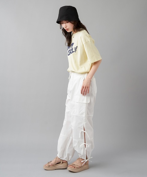 SPINNS(スピンズ)の「サイドリボンナイロンカーゴパンツ(カーゴパンツ・レディース・オフホワイト/ブラック/カーキ/ピンク/ブラック×ホワイト・ONESIZE)」の7枚目の写真