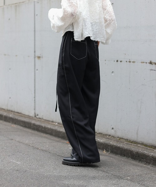 COLONY 2139(コロニートゥーワンスリーナイン)の「配色ハイウエストベルト付きパンツ(スラックス・レディース・グレー/ブラック・SMALL/MEDIUM)」の22枚目の写真