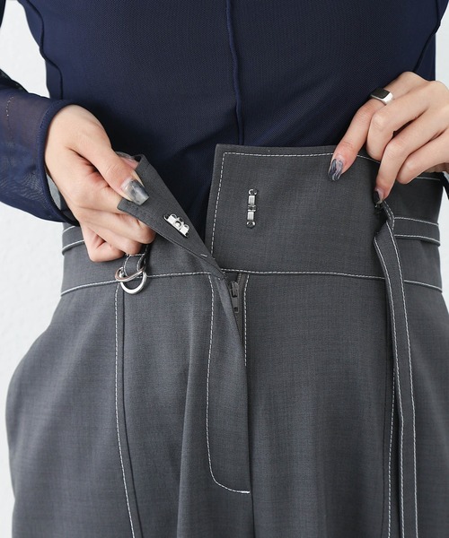 COLONY 2139(コロニートゥーワンスリーナイン)の「配色ハイウエストベルト付きパンツ(スラックス・レディース・グレー/ブラック・SMALL/MEDIUM)」の13枚目の写真