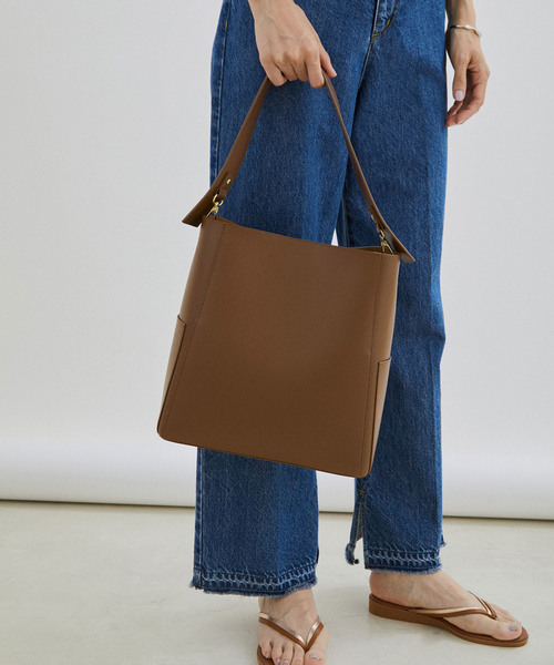 SALON adam et rope'（サロン アダム エ ロペ）の「【追加】ダブルポケットワンハンドルバッグ3（トートバッグ・レディース・グレー/ブラック/ダークブラウン/オフホワイト・FREE）」の7枚目の写真