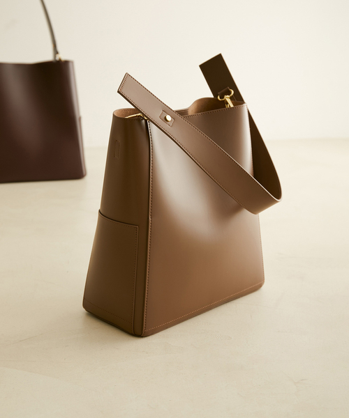 SALON adam et rope'（サロン アダム エ ロペ）の「【追加】ダブルポケットワンハンドルバッグ3（トートバッグ・レディース・グレー/ブラック/ダークブラウン/オフホワイト・FREE）」の14枚目の写真