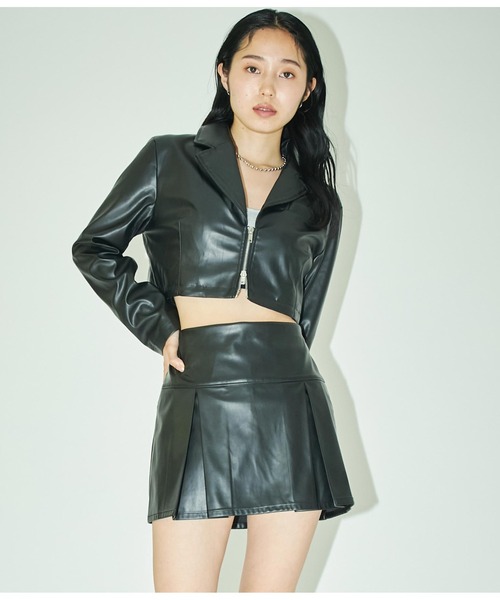 ANLIBERTY ANAP(アンリバティアナップ)の「フェイクレザークロップドジャケット(その他アウター・レディース・ブラック/ブラウン・M/S)」の4枚目の写真
