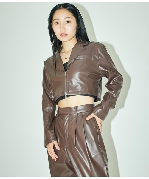 ANLIBERTY ANAP(アンリバティアナップ)の「フェイクレザークロップドジャケット(その他アウター・レディース・ブラック/ブラウン・M/S)」の11枚目の写真