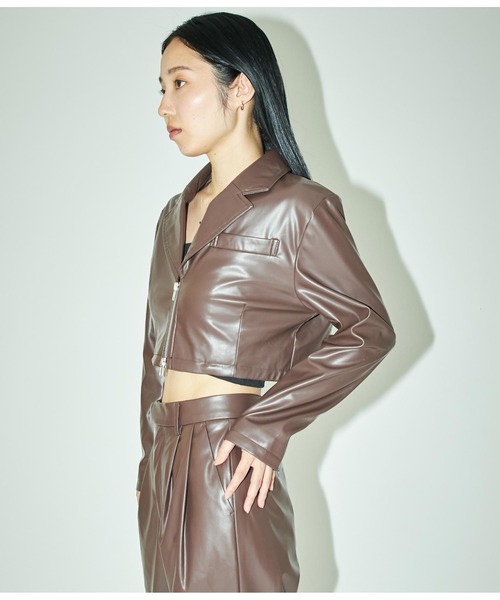 ANLIBERTY ANAP(アンリバティアナップ)の「フェイクレザークロップドジャケット(その他アウター・レディース・ブラック/ブラウン・M/S)」の12枚目の写真