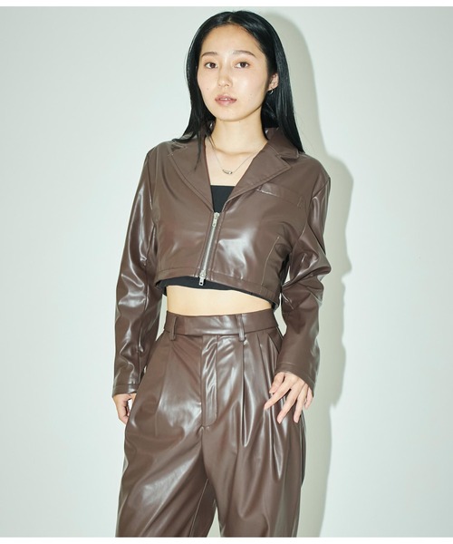 ANLIBERTY ANAP(アンリバティアナップ)の「フェイクレザークロップドジャケット(その他アウター・レディース・ブラック/ブラウン・M/S)」の13枚目の写真