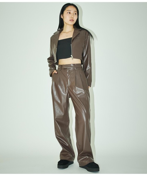 ANLIBERTY ANAP(アンリバティアナップ)の「フェイクレザークロップドジャケット(その他アウター・レディース・ブラック/ブラウン・M/S)」の17枚目の写真