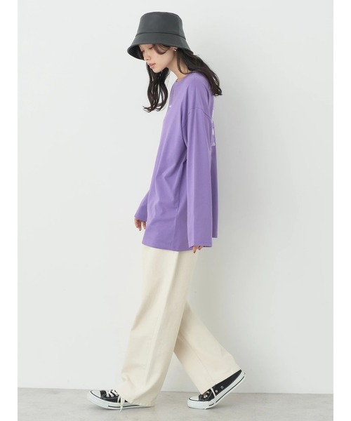 earth music&ecology(アースミュージックアンドエコロジー)の「Au petit bonheur ロンT(Tシャツ/カットソー・レディース・オフホワイト/ブラック/パープル・FREE)」の15枚目の写真