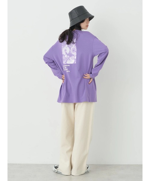 earth music&ecology(アースミュージックアンドエコロジー)の「Au petit bonheur ロンT(Tシャツ/カットソー・レディース・オフホワイト/ブラック/パープル・FREE)」の16枚目の写真