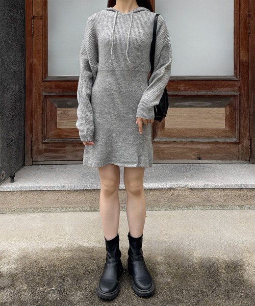 LE MORE(リモア)の「フーディーリブニットミニワンピース(ワンピース・レディース・ライトグレー/アイボリー/チャコール・FREE)」の3枚目の写真