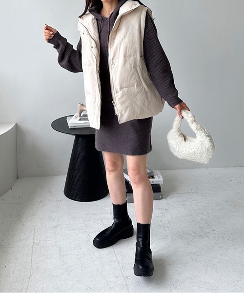 LE MORE(リモア)の「フーディーリブニットミニワンピース(ワンピース・レディース・ライトグレー/アイボリー/チャコール・FREE)」の9枚目の写真