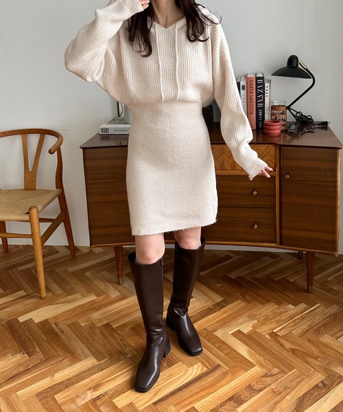 LE MORE(リモア)の「フーディーリブニットミニワンピース(ワンピース・レディース・ライトグレー/アイボリー/チャコール・FREE)」の16枚目の写真