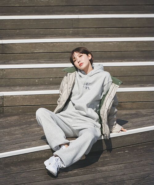 Calvin Klein（カルバン・クライン）の「【WEB限定】ユニセックス スタンドカラー ダウンジャケット（ダウンジャケット/コート・レディース・ブラック/その他/アイボリー/オレンジ・XL/M/S/L）」の9枚目の写真