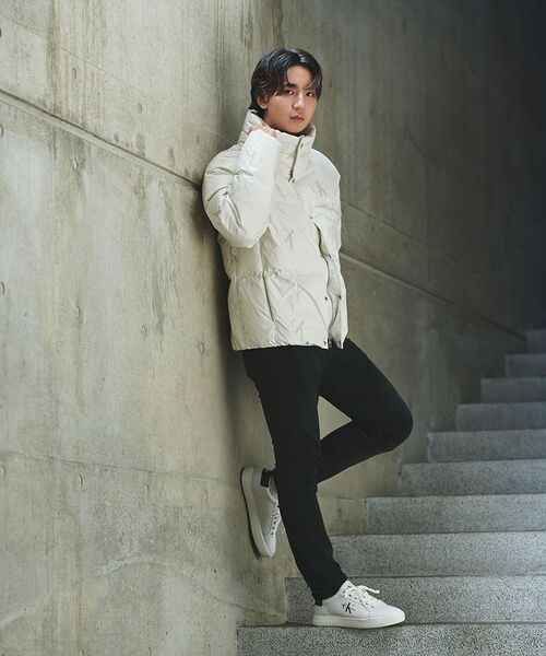 Calvin Klein（カルバン・クライン）の「【WEB限定】ユニセックス スタンドカラー ダウンジャケット（ダウンジャケット/コート・レディース・ブラック/その他/アイボリー/オレンジ・XL/M/S/L）」の11枚目の写真