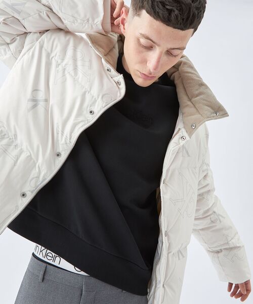 Calvin Klein（カルバン・クライン）の「【WEB限定】ユニセックス スタンドカラー ダウンジャケット（ダウンジャケット/コート・レディース・ブラック/その他/アイボリー/オレンジ・XL/M/S/L）」の21枚目の写真