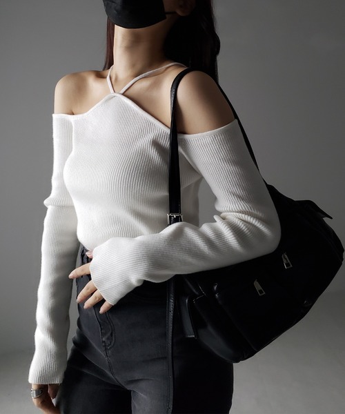 me+em select（ミームセレクト）の「【 ２color 】クロスストラップオフショルダーリブニット（ニット/セーター・レディース・ホワイト/ブラック・FREE）」の10枚目の写真