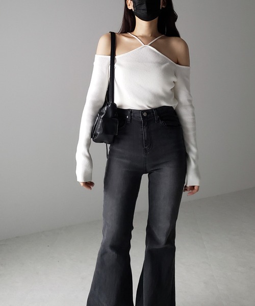 me+em select（ミームセレクト）の「【 ２color 】クロスストラップオフショルダーリブニット（ニット/セーター・レディース・ホワイト/ブラック・FREE）」の11枚目の写真