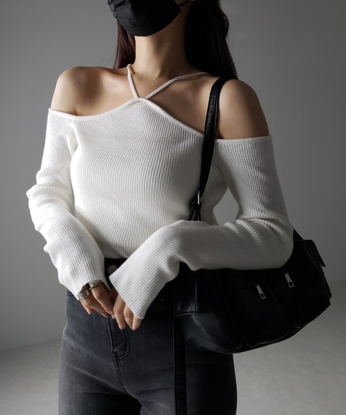 me+em select（ミームセレクト）の「【 ２color 】クロスストラップオフショルダーリブニット（ニット/セーター・レディース・ホワイト/ブラック・FREE）」の13枚目の写真