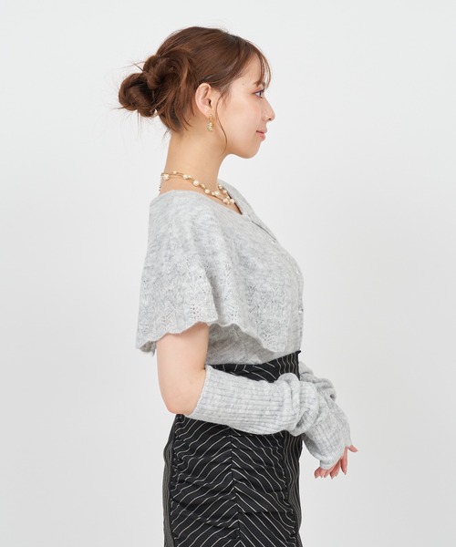 ROYAL PARTY(ロイヤルパーティー)の「アームウォーマー付モヘアタッチケープニットトップス(ニット/セーター・レディース・ライトグレー/オフホワイト/ブラック・FREE)」の11枚目の写真