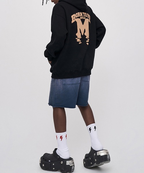 GENXDER（ノンジェンダー）の「【genxder】ユニセックス　ロゴプリントパーカー（パーカー・メンズ・ブラック/ネイビー・X-LARGE/MEDIUM/LARGE）」の2枚目の写真