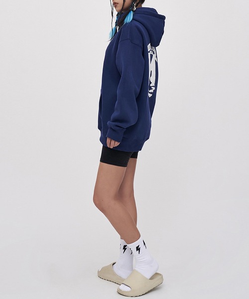 GENXDER（ノンジェンダー）の「【genxder】ユニセックス　ロゴプリントパーカー（パーカー・メンズ・ブラック/ネイビー・X-LARGE/MEDIUM/LARGE）」の15枚目の写真