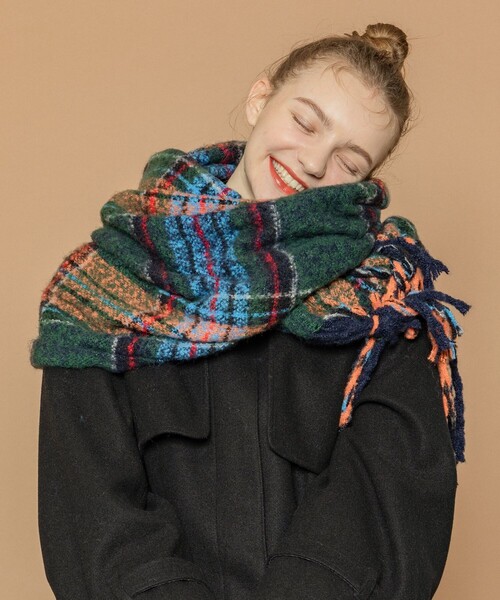 FREAK'S STORE（フリークスストア）の「ブークレ チェック マフラー（マフラー・レディース・ブラウン/グリーン・ONE SIZE）」の5枚目の写真