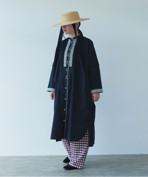 半額満載！スーパーSALE グランドセール！ yuni（ユニ ）の「○刺繍タック シャツワンピース（シャツ ワンピース