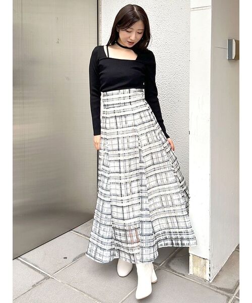 MERCURYDUO(マーキュリーデュオ)の「アシンメトリーカットアウトチョーカーストラップニット(ニット/セーター・レディース・オフホワイト/ブラック/ラベンダー・FREE)」の10枚目の写真