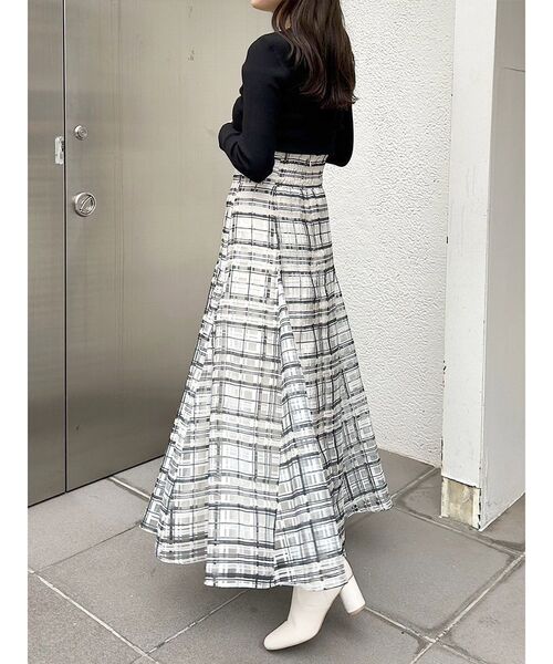 MERCURYDUO(マーキュリーデュオ)の「アシンメトリーカットアウトチョーカーストラップニット(ニット/セーター・レディース・オフホワイト/ブラック/ラベンダー・FREE)」の11枚目の写真