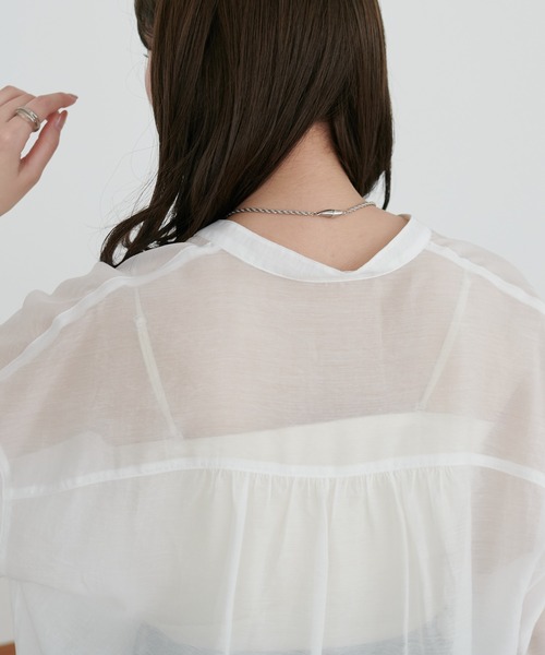 DISCOAT（ディスコート）の「【新色追加！】シアーバンドカラーシャツ（シャツ/ブラウス・レディース・グレー/オフホワイト/ピンク/ブルー/ミント/チャコールグレー/バイオレット/ブラウン/モカ/イエロー・FREE）」の14枚目の写真