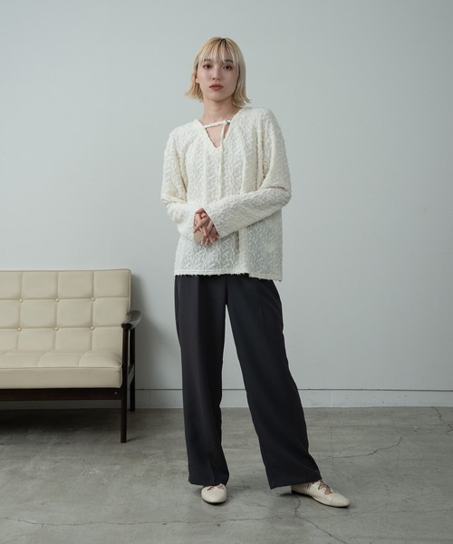 Amiur（エミレ）の「nuance sheer v neck tops / ニュアンスシアーvネックトップス（Tシャツ/カットソー・レディース・アイボリー/ブラック・FREE）」の7枚目の写真