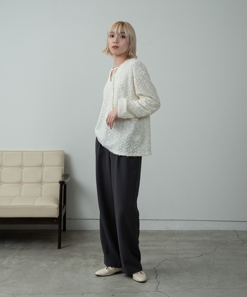 Amiur（エミレ）の「nuance sheer v neck tops / ニュアンスシアーvネックトップス（Tシャツ/カットソー・レディース・アイボリー/ブラック・FREE）」の9枚目の写真