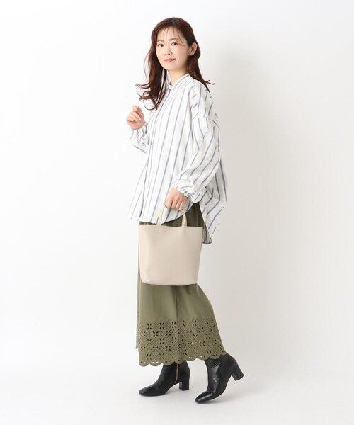 one'sterrace（ワンズテラス）の「グランミディショルダー（ショルダーバッグ・レディース・ライトグレー系8/ライトグリーン系・99）」の3枚目の写真
