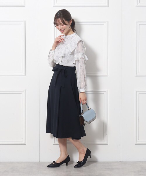 couture brooch（クチュールブローチ）の「◆花柄フリルデザインブラウス（シャツ/ブラウス・レディース・ベージュ系その他3/ライトグレー系・42/40/38）」の4枚目の写真